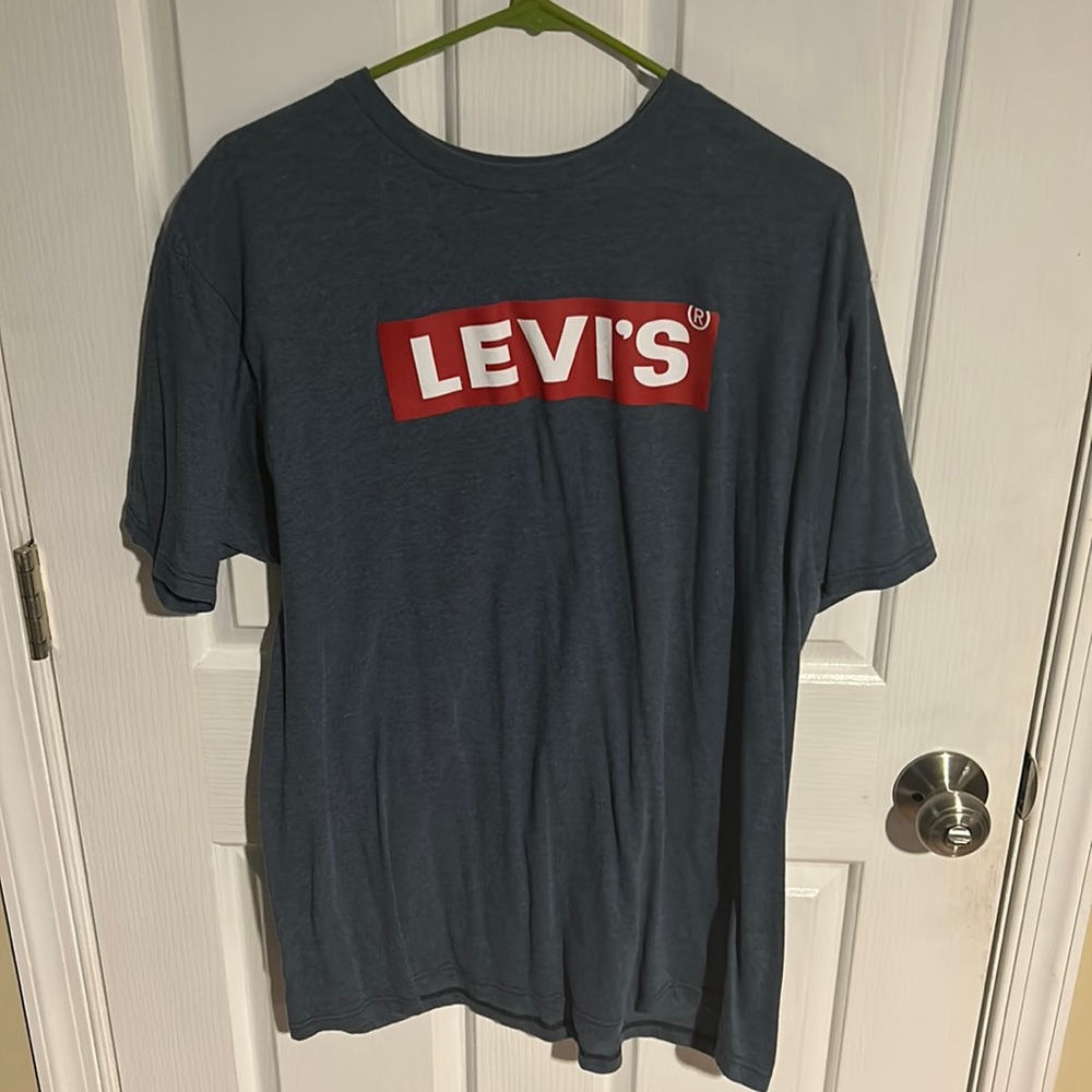 Levi’s t-shirt
